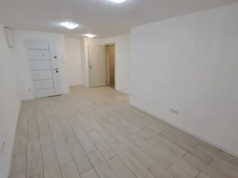 Rent, office space, 40m², Blok 5, Podgorica - image 1