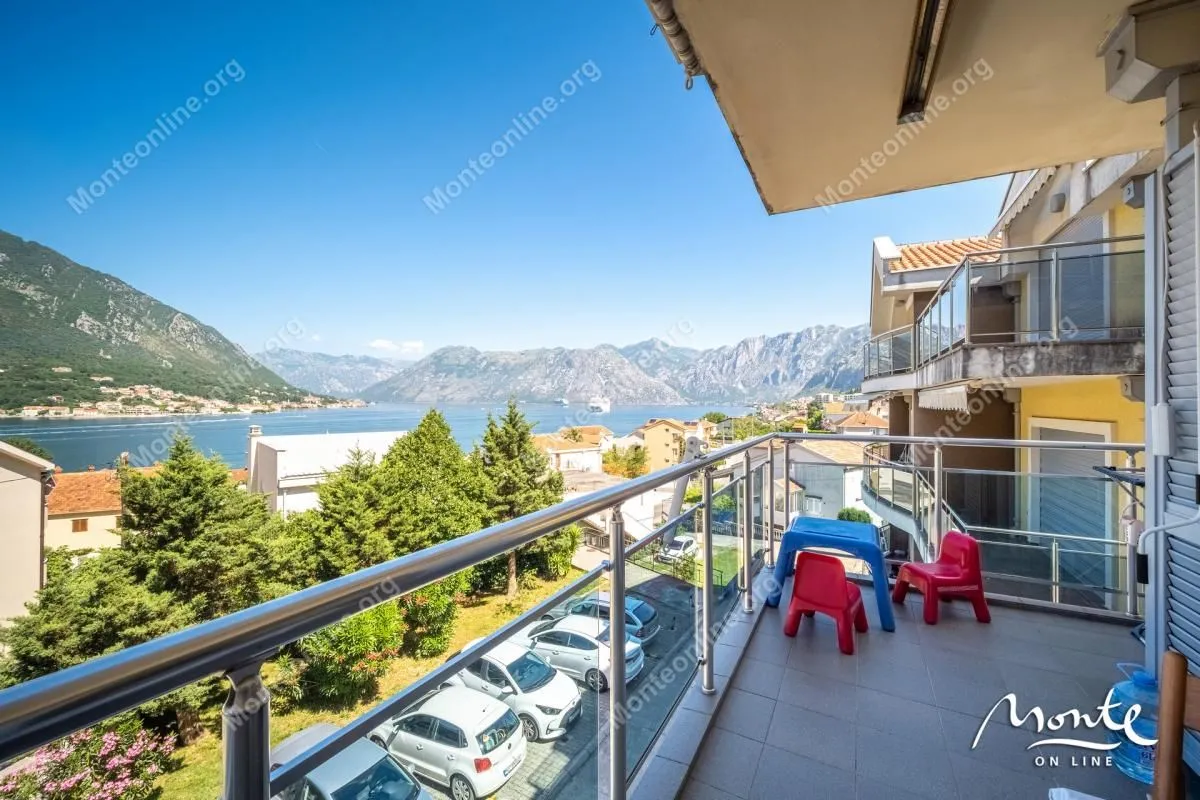 Prodaja, dvosoban stan, 81m², Dobrota, Kotor