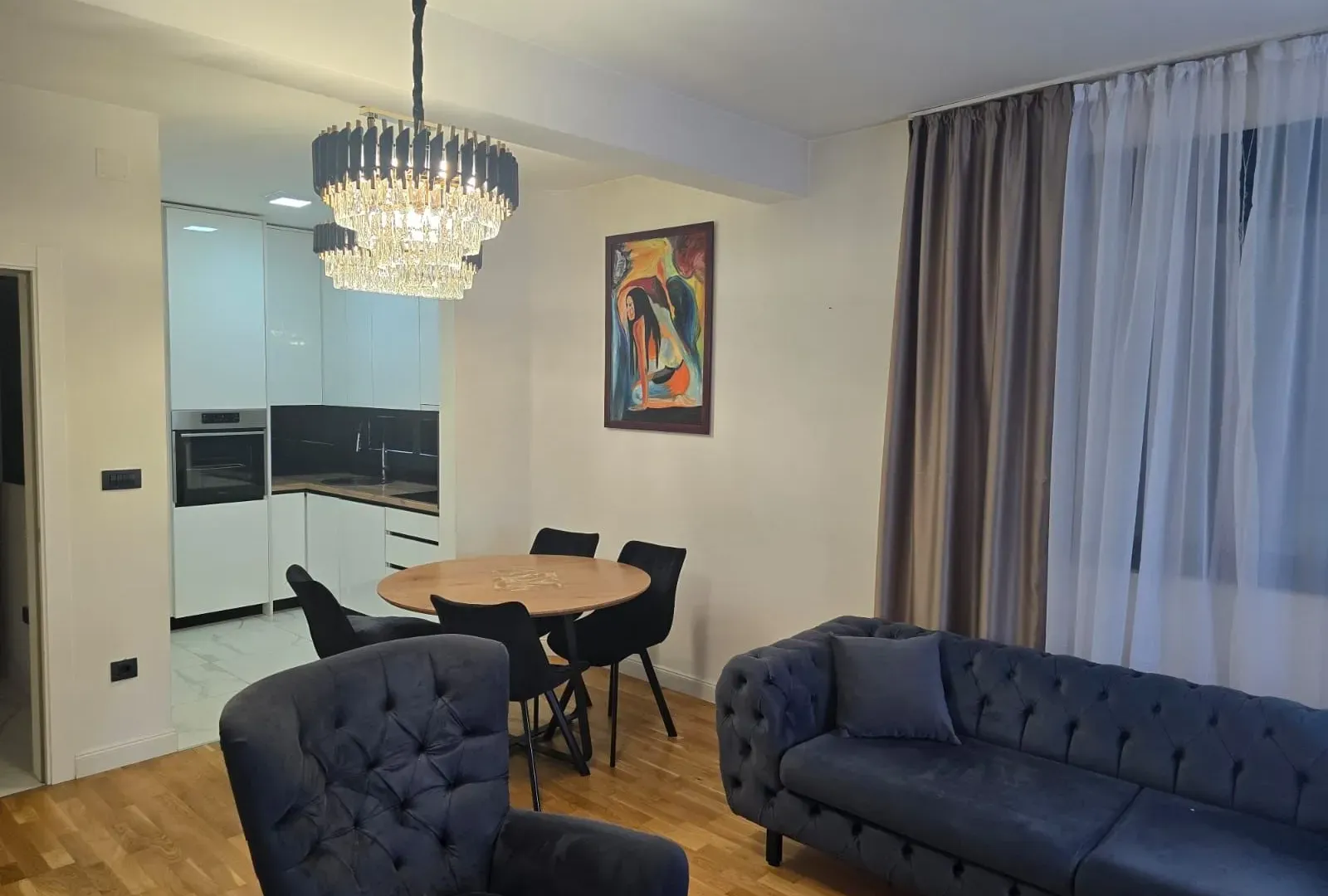 Prodaja, trosoban stan, 130m², Dalmatinska ulica, Podgorica