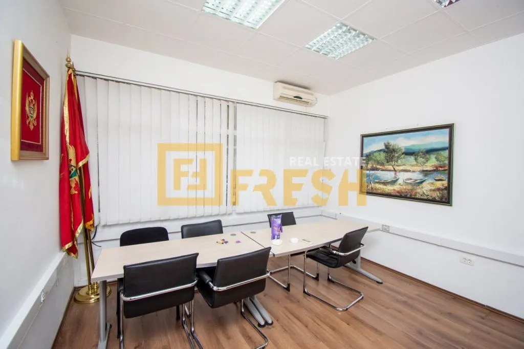 Izdavanje, poslovni prostor, 135m², Gintaš, Podgorica