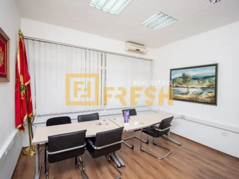 Izdavanje, poslovni prostor, 135m², Gintaš, Podgorica - image 1