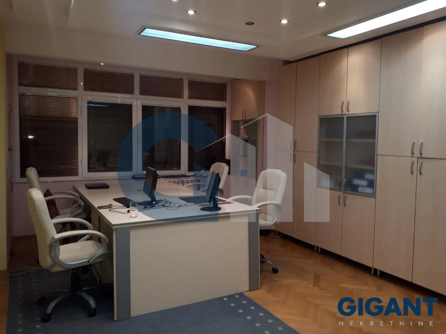 Izdavanje, trosoban stan, 72m², Stari Grad, Beograd