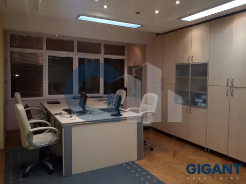 Izdavanje, trosoban stan, 72m², Stari Grad, Beograd