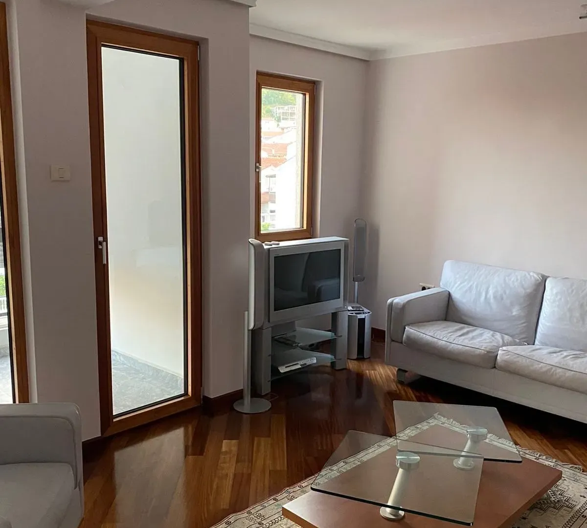 Izdavanje, jednosoban stan, 45m², Budva, Crna Gora