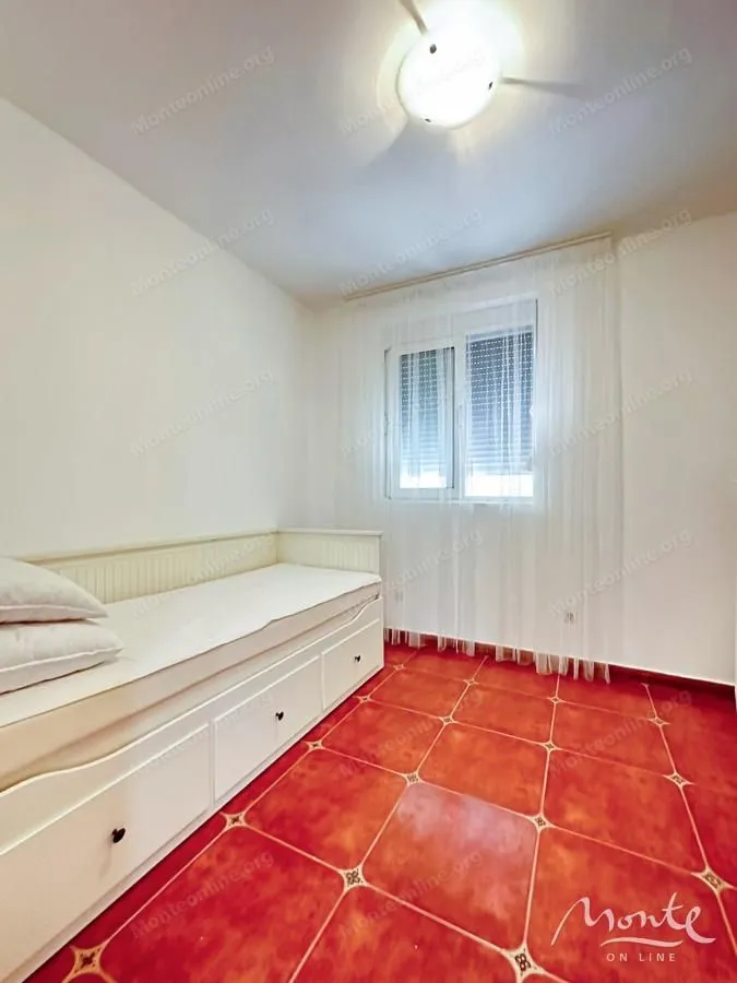 Sale, three bedroom apartment, 90m², Petrovac, Budva