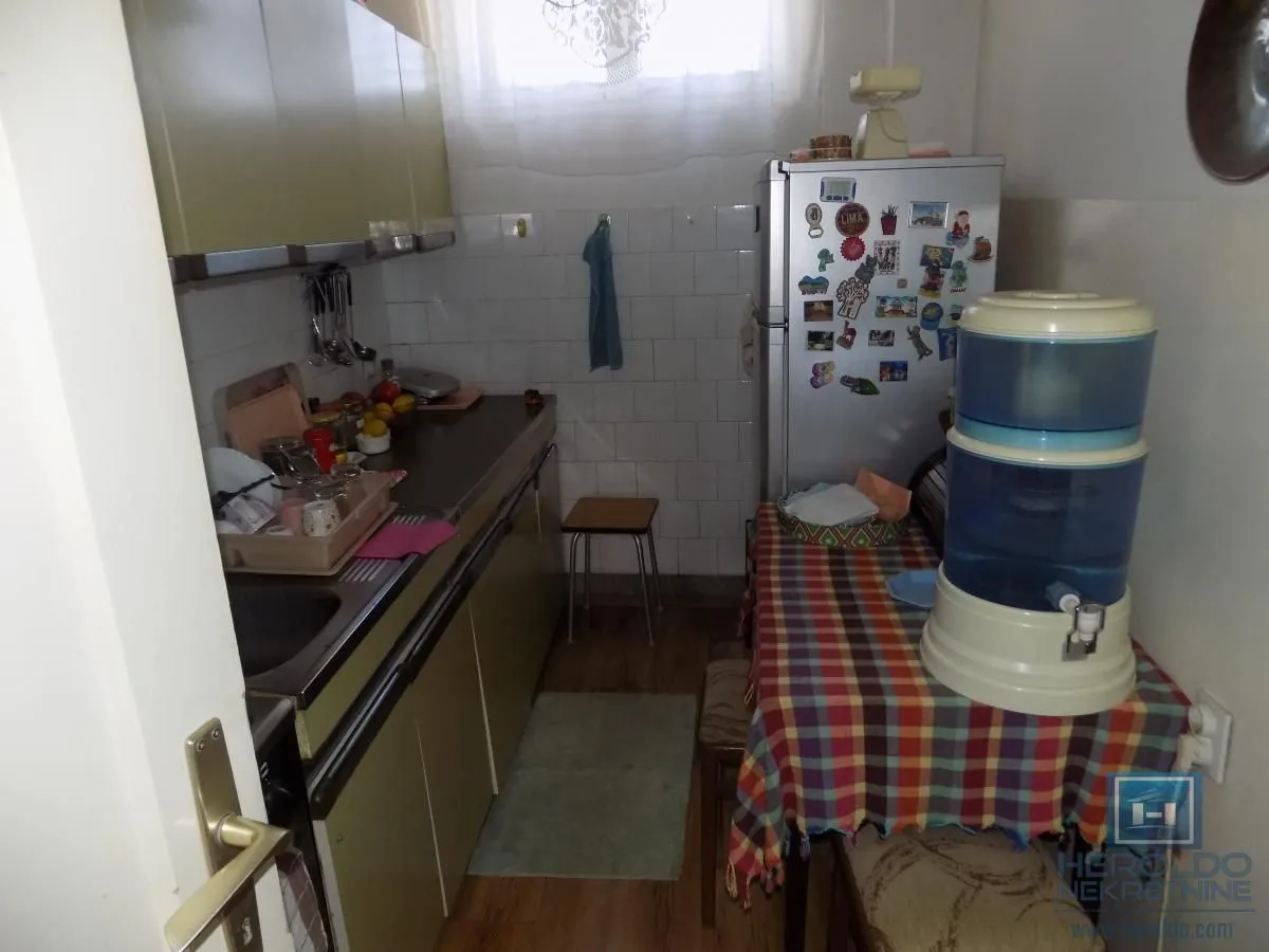 Prodaja, trosoban stan, 60m², Centar, Paraćin