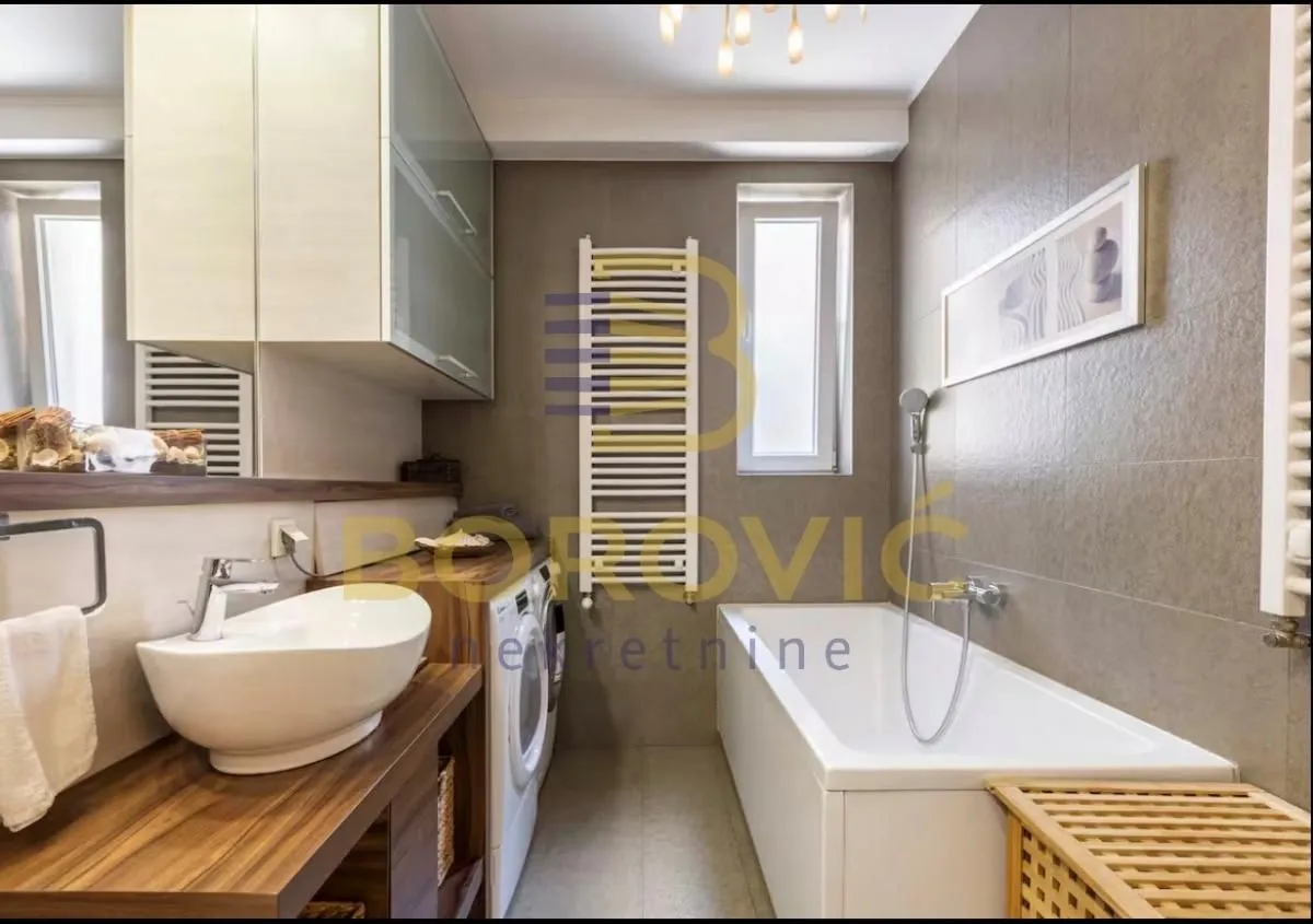 Prodaja, trosoban stan, 77m², Skadarlija, Beograd