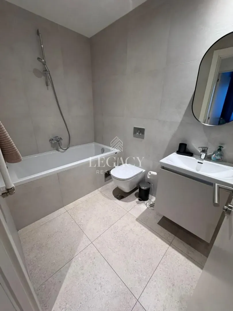 Izdavanje, trosoban stan, 79m², Savski Venac, Beograd