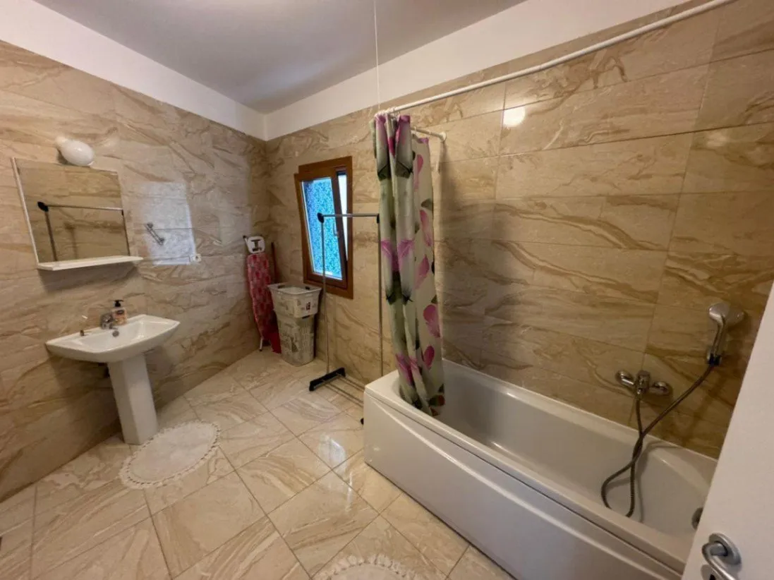 Izdavanje, dvosoban stan, 108m², Rafailovići, Budva