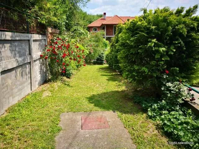 Prodaja, kuća, 550m², Mali Mokri Lug, Zvezdara Sve Podlokacije