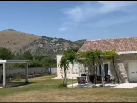 Izdavanje, kuća, 278m², Donji Kokoti, Podgorica - image 2