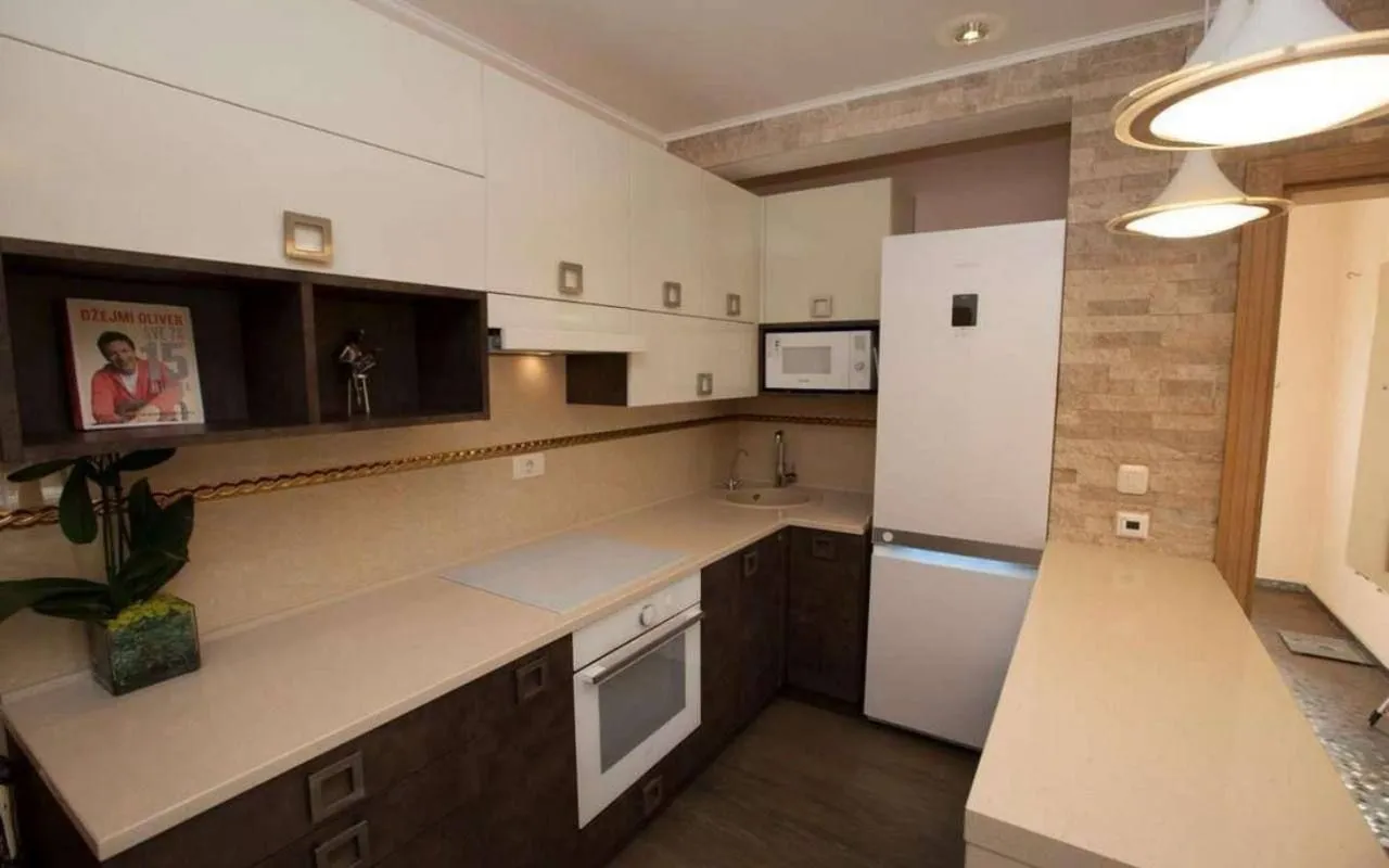 Prodaja, trosoban stan, 100m², Centar, Bar