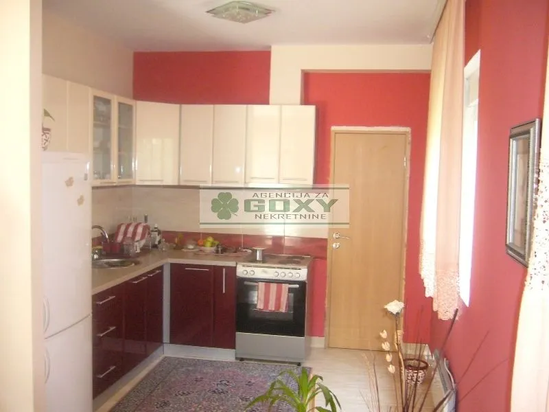 Sale, house, 210m², Surčin (mesto), Surčin