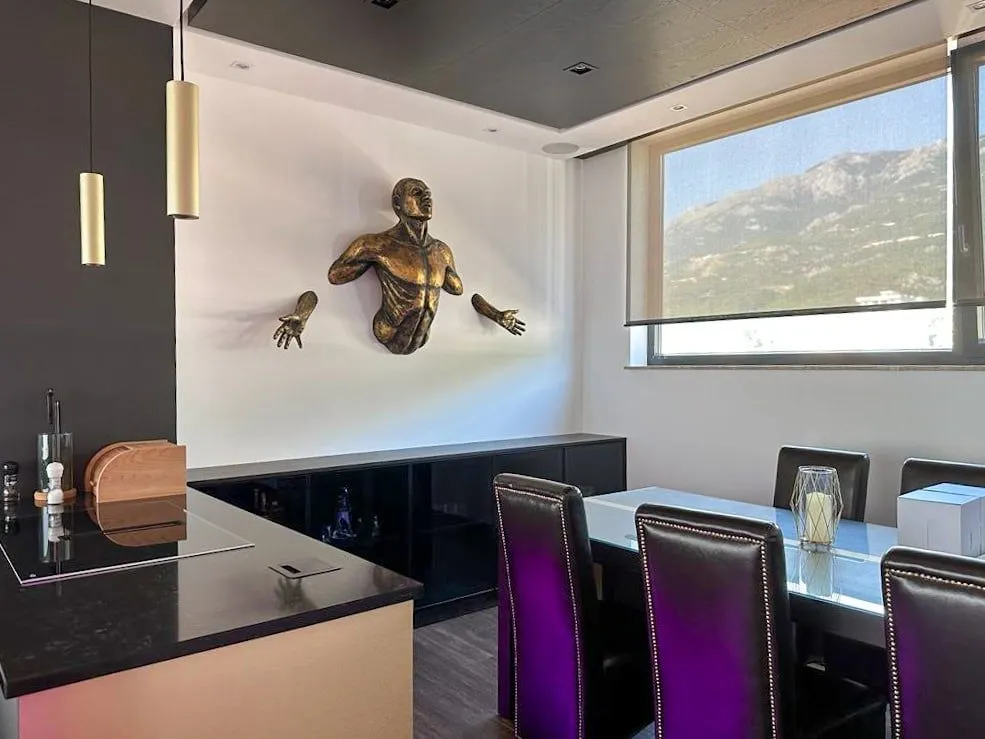 Prodaja, četvorosoban stan, 290m², Bečići, Budva
