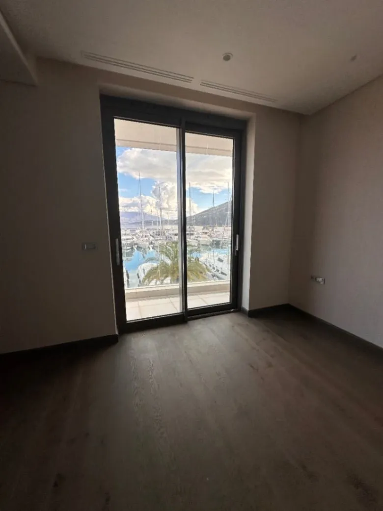 Prodaja, dvosoban stan, 137m², Herceg Novi, Crna Gora