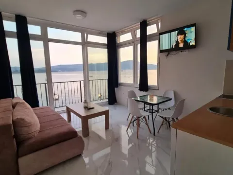 Izdavanje, jednosoban stan, 1m², Centar, Tivat - image 2