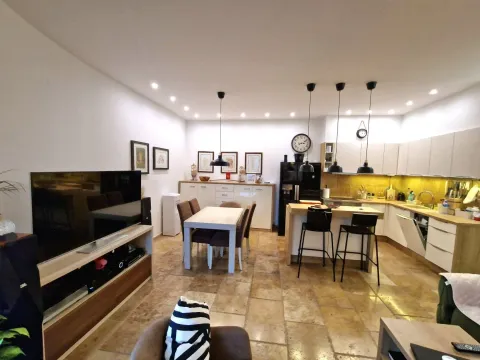 Izdavanje, dvosoban stan, 85m², Budva, Crna Gora - image 7