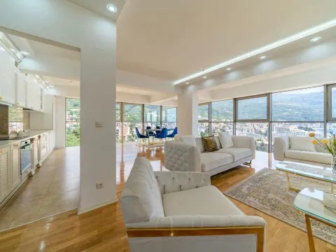 Izdavanje, trosoban stan, 150m², Bečići, Budva - image 4