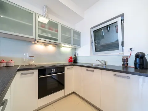 Prodaja, jednosoban stan, 75m², Pržno, Budva - image 11