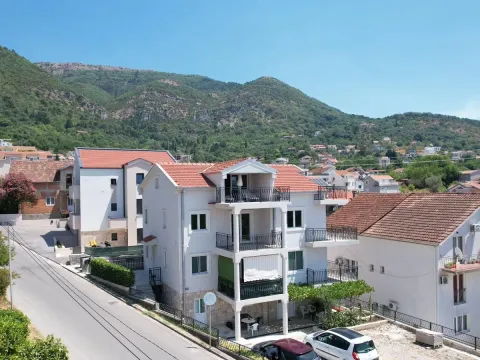 Sale, house, 590m², Tivat, Crna Gora - image 1