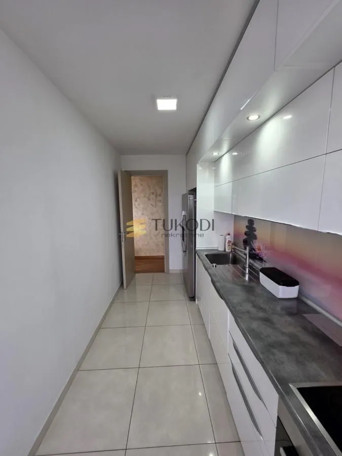 Prodaja, četvorosoban stan, 110m², Bulevar Oslobodjenja, Novi Sad Sve Podlokacije