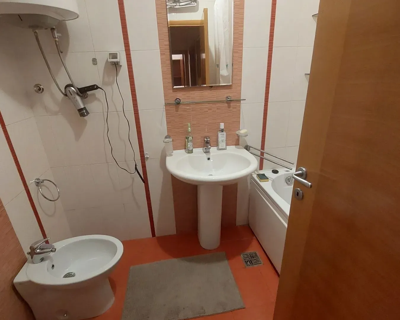 Izdavanje, trosoban stan, 105m², Preko Morače, Podgorica