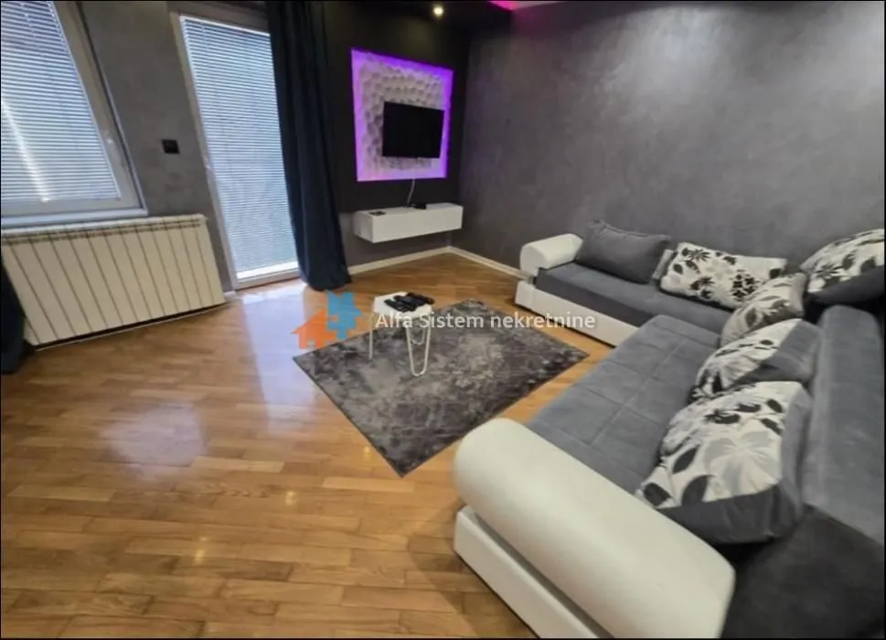 Izdavanje, trosoban stan, 69m², Stari Grad, Beograd