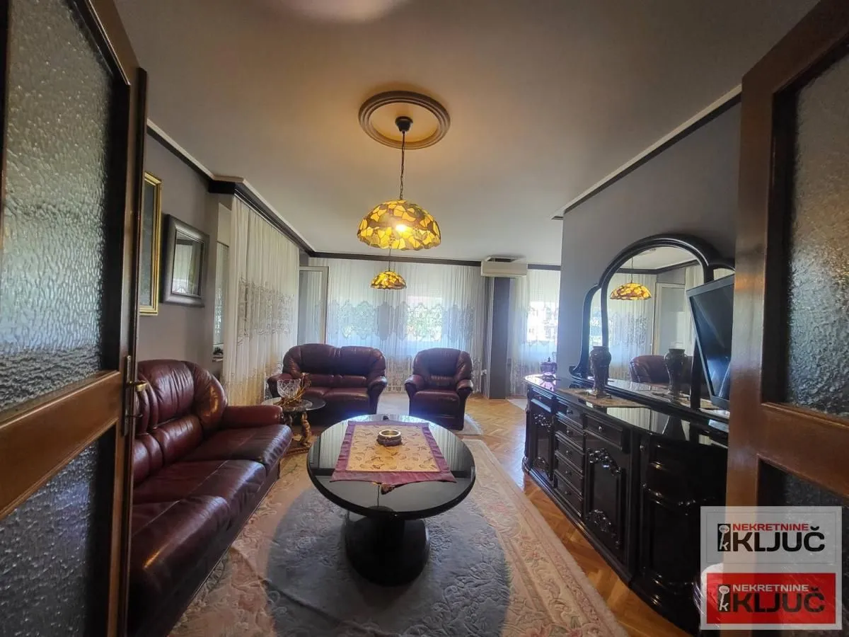 Prodaja, četvorosoban stan, 120m², Novo naselje, Novi Sad