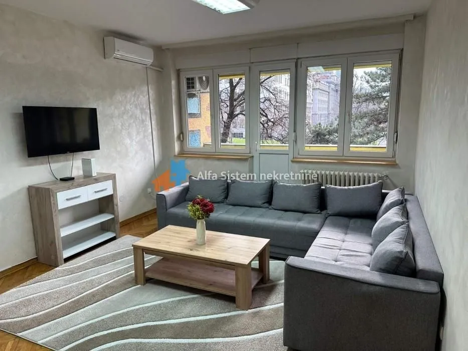 Izdavanje, trosoban stan, 105m², Savski Venac, Beograd