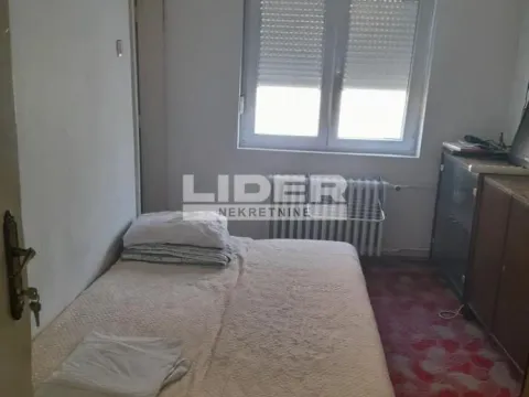 Izdavanje, kuća, 200m², Zemun Gornji Grad, Zemun Sve Podlokacije - image 6