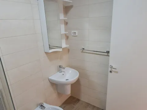 Izdavanje, dvosoban stan, 65m², Zagorič, Podgorica - image 17