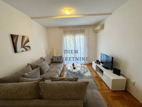 Izdavanje, dvosoban stan, 72m², Stari Aerodrom, Podgorica - image 13