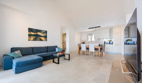 Prodaja, dvosoban stan, 118m², Luštica Bay, Tivat - image 1