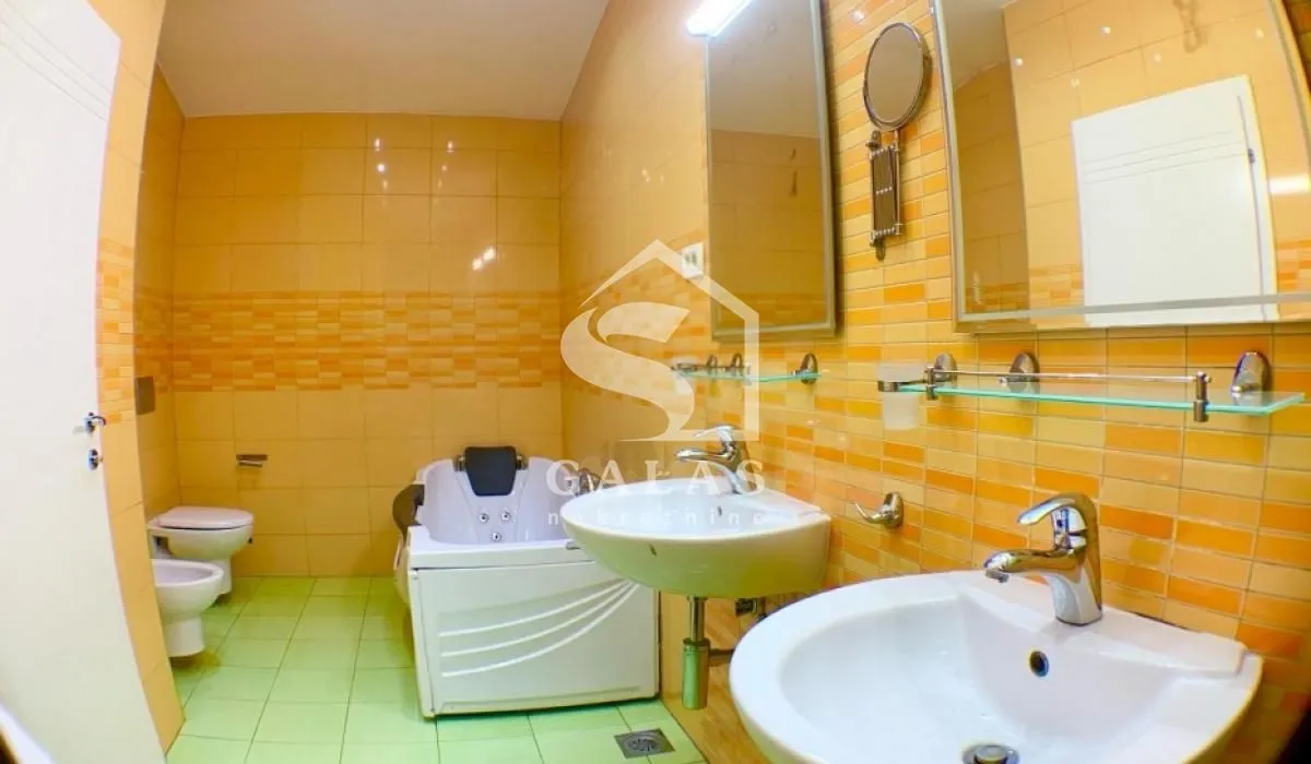 Prodaja, četvorosoban stan, 157m², Đeram Pijaca, Beograd