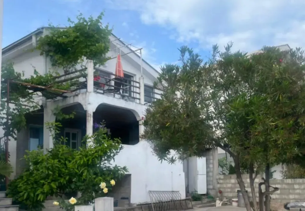 Prodaja, kuća, 120m², Šušanj, Bar