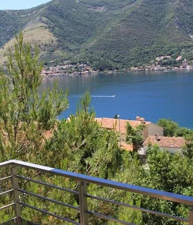 Prodaja, trosoban stan, 108m², Dobrota, Kotor