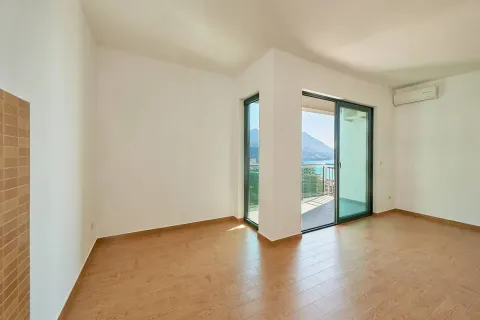 Sale, two bedroom apartment, 63m², Bečići, Budva - image 4