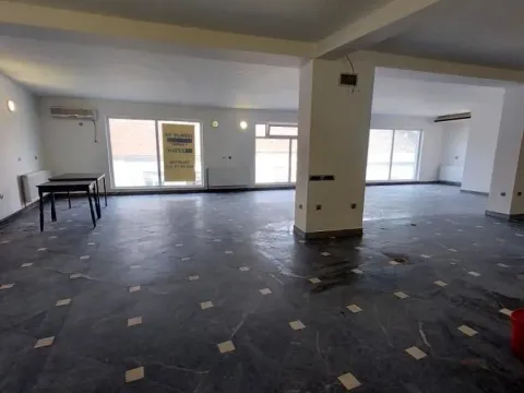 Izdavanje, poslovni prostor, 200m², Centar, Novi Sad - image 12