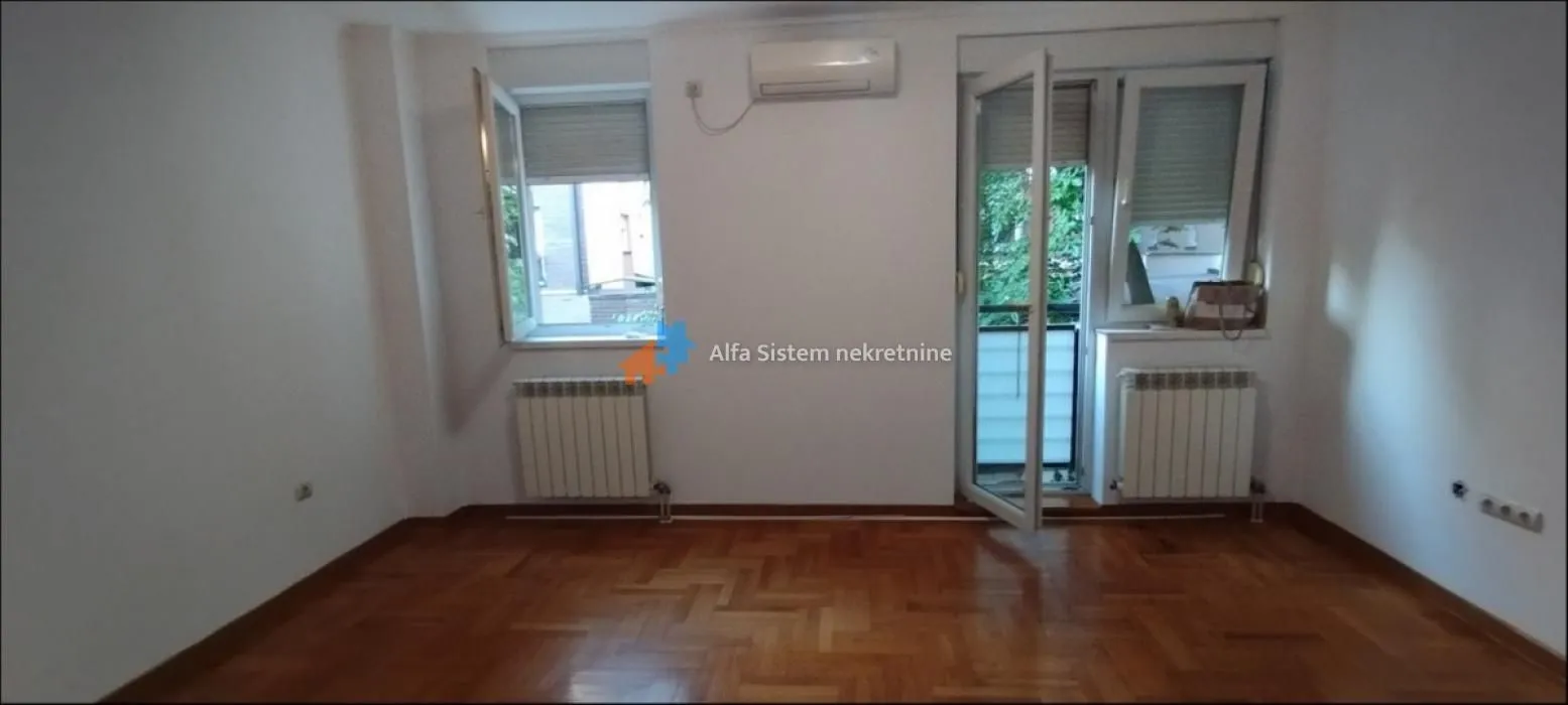 Izdavanje, trosoban stan, 95m², Lion, Zvezdara Sve Podlokacije