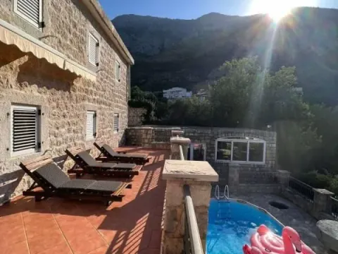 Ugostiteljski objekat in Reževići