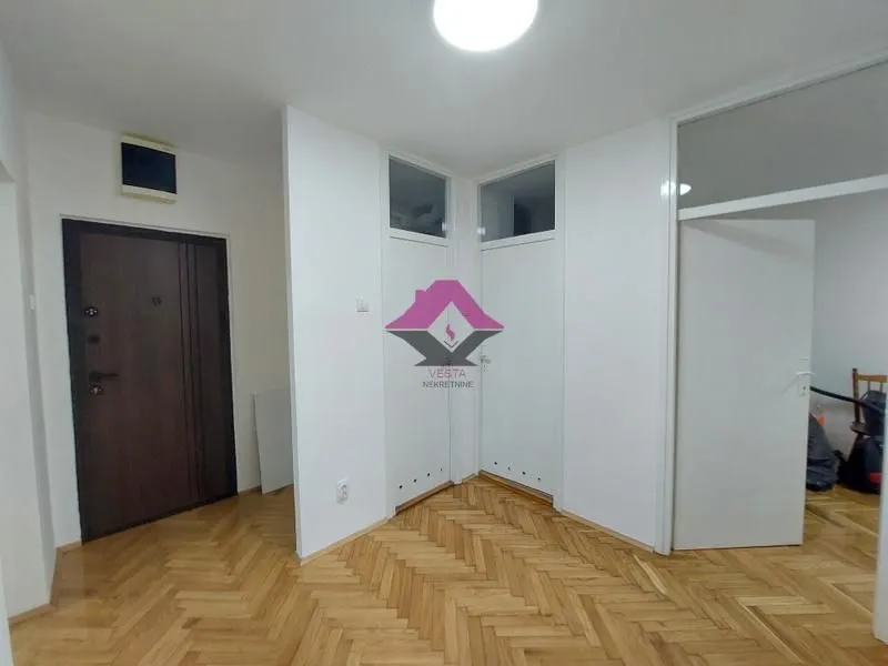 Izdavanje, trosoban stan, 68m², Poštanska Štedionica, Palilula Sve Podlokacije