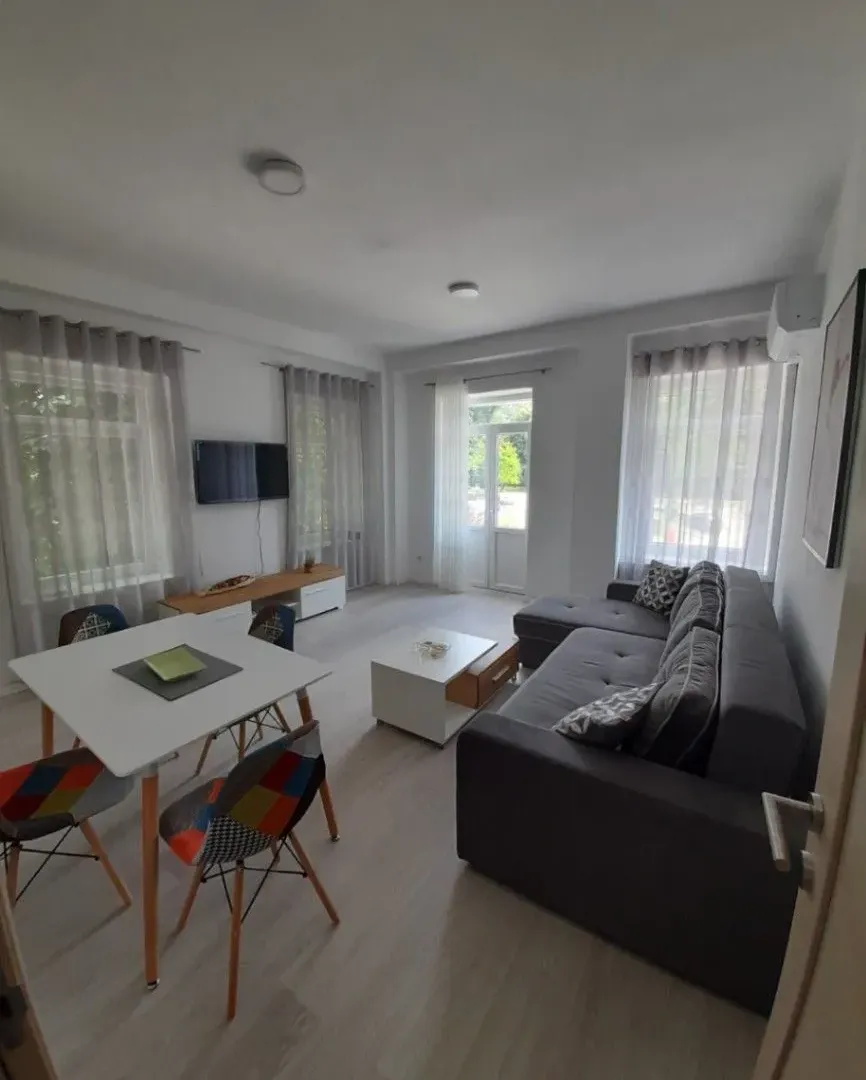 Izdavanje, jednosoban stan, 55m², Centar, Cetinje