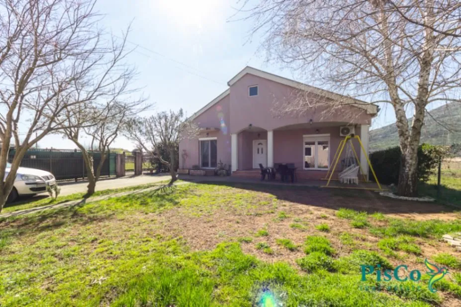 Sale, house, 150m², Tološi, Podgorica