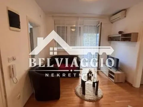 Izdavanje, dvosoban stan, 45m², Grad, Kotor - image 2