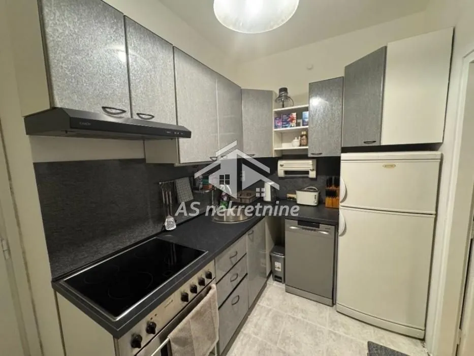 Izdavanje, četvorosoban stan, 79m², Autokomanda, Voždovac Sve Podlokacije