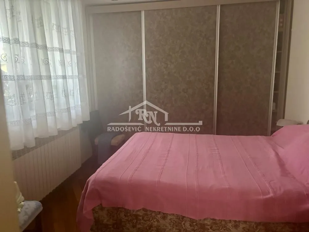 Prodaja, stan, 199m², Petlovo Brdo, Beograd