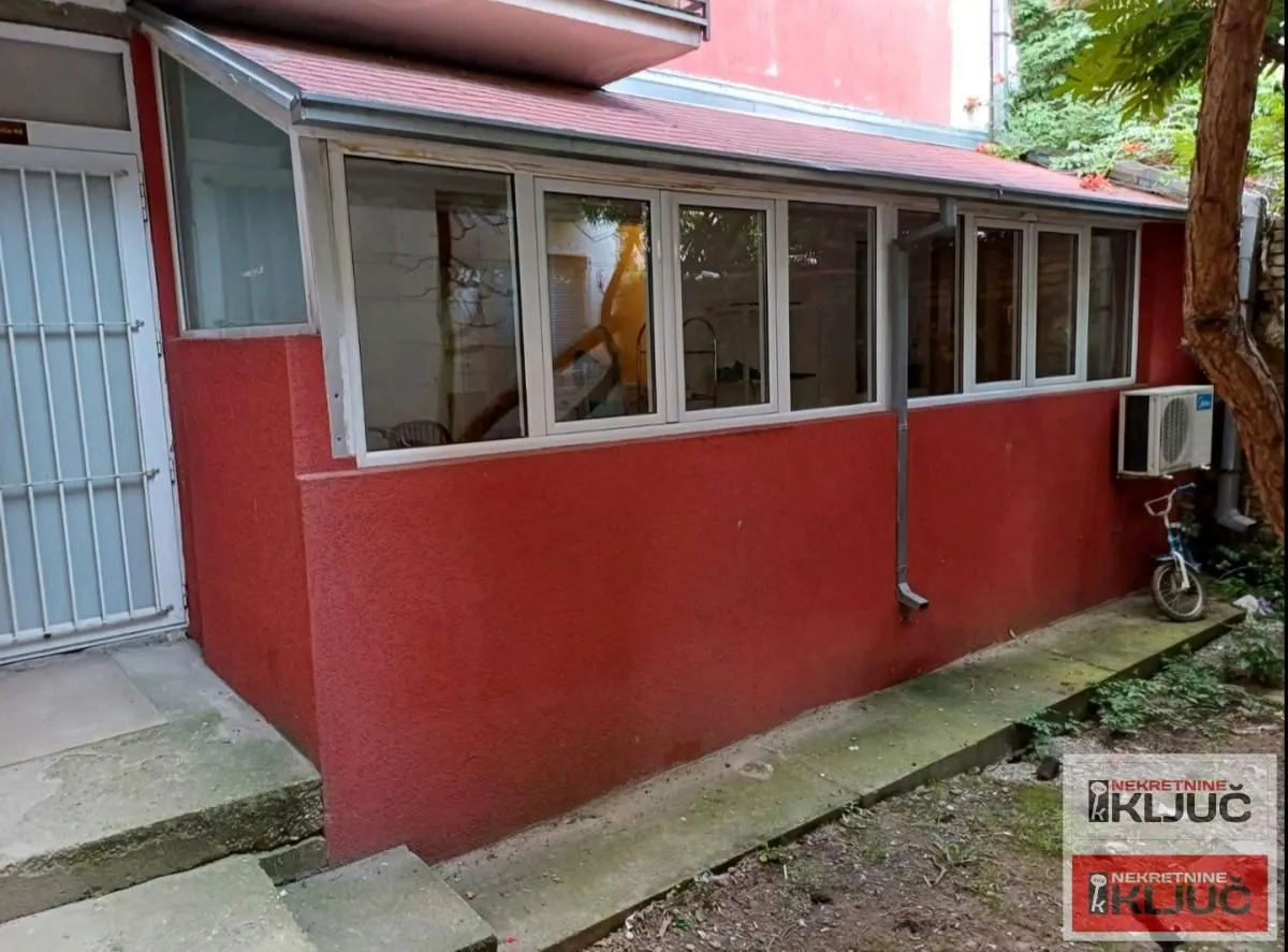 Izdavanje, jednosoban stan, 40m², Grbavica, Novi Sad Sve Podlokacije