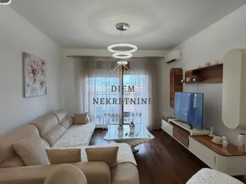 Rent, one bedroom apartment, 52m², Master Kvart, Podgorica - image 12