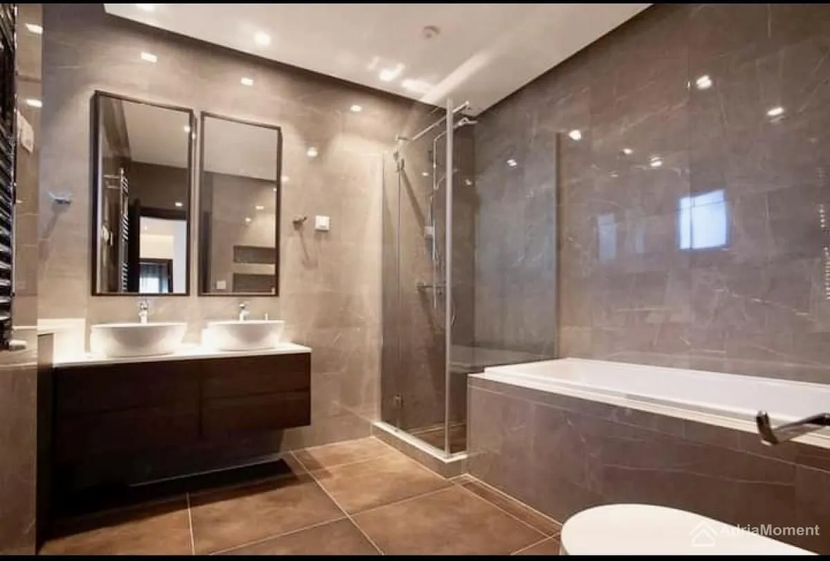 Sale, house, 210m², Dobrota, Kotor