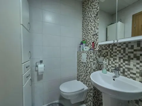 Izdavanje, jednosoban stan, 50m², City Kvart, Podgorica - image 11
